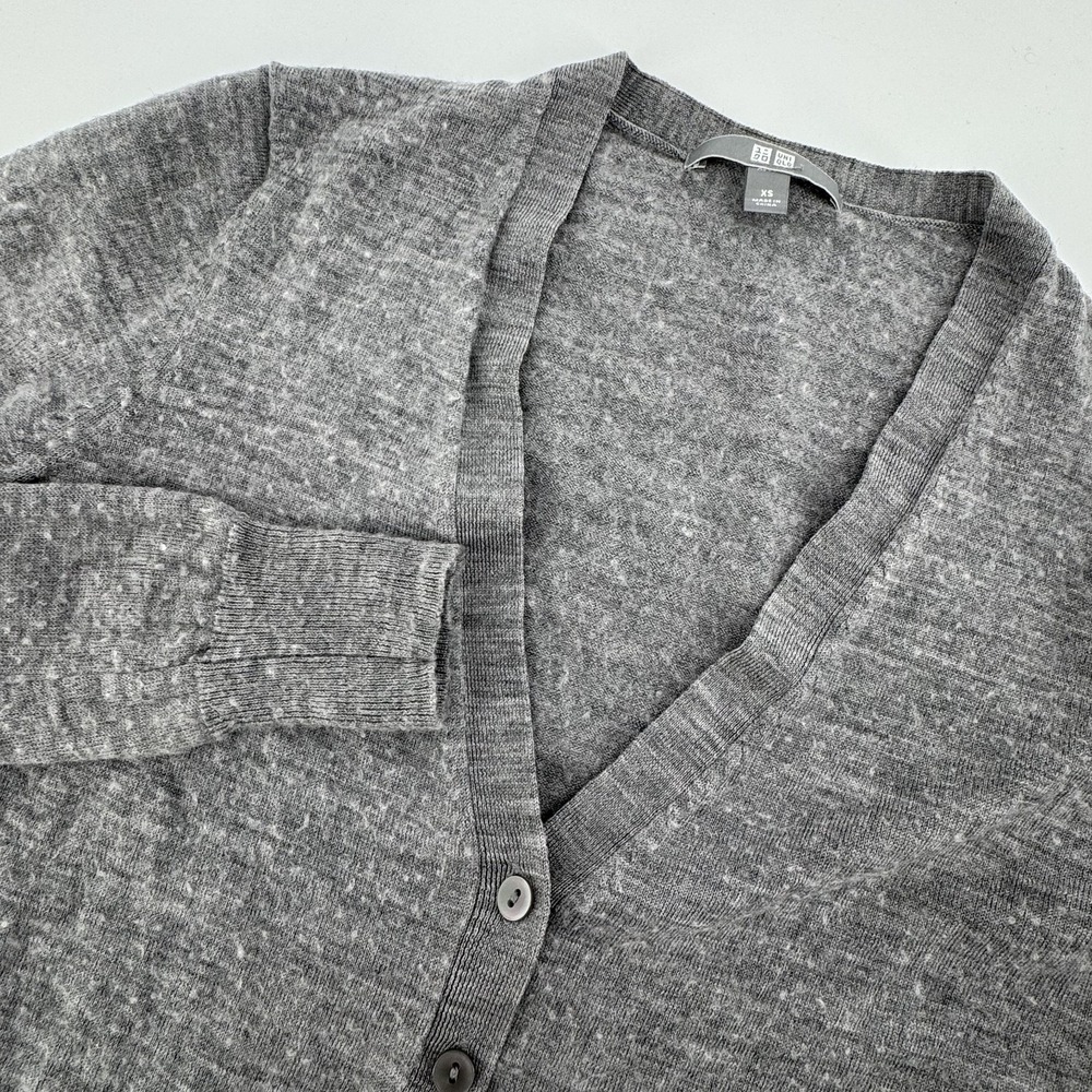 Uniqlo Women's XS Gray Pure New Wool Cardigan Sweater V-Neck Button Front